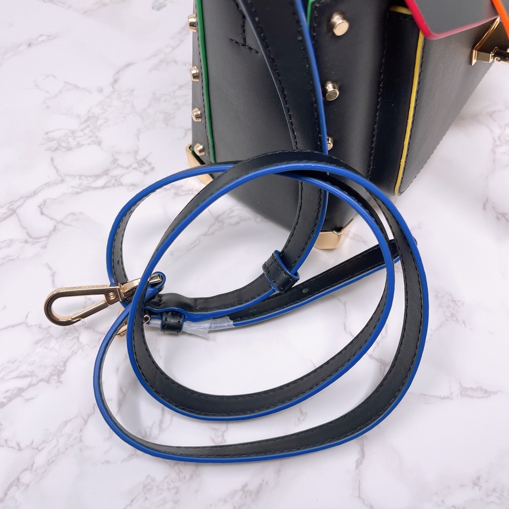 Michael Kors Manhattan Medium Satchel - Picture 7 of 9